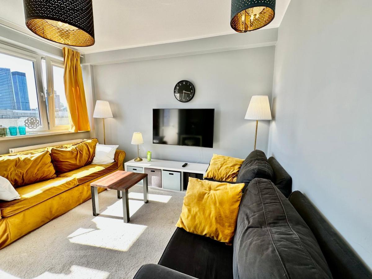 Gold 2 King Size Bed, Metro X2 Free Wifi, 50'Tv Netflix, Hbo, Appletv+ Apartment Warsawa Bagian luar foto